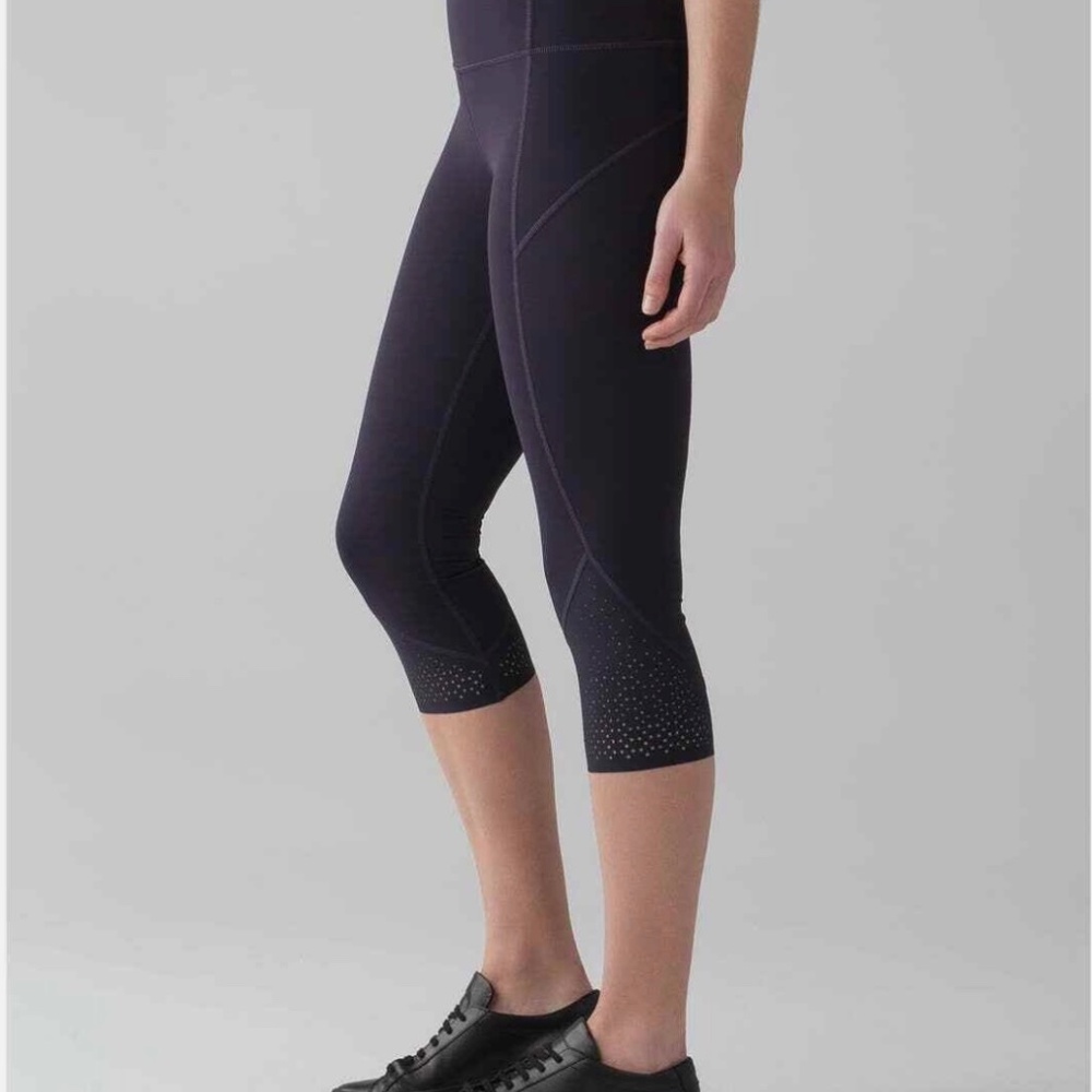 Lululemon Anew Crop Leggings ~  Luxtreme Grape Thistle size 6